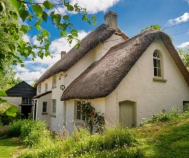 Weeke Brook - Quintessential thatched luxury Devon cottage