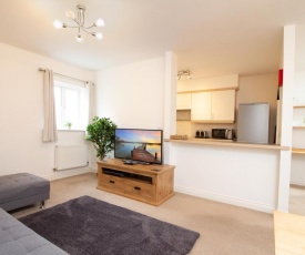 OPP Apartments HW -Contractors, M5 link, Sowton, Exeter City, free parking&Wifi