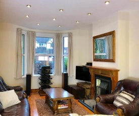 Luxurious very spacious one bedroom flat