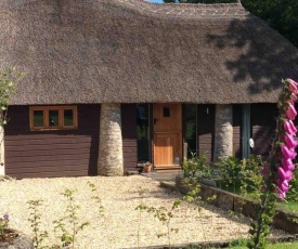 Unique Thatched Retreat near Salcombe and Beaches