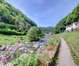 Lynmouth Villa Sleeps 8 with WiFi