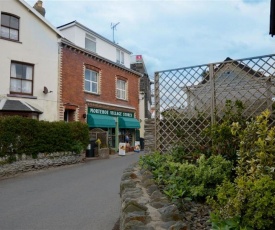 Spacious apartment in Mortehoe near the sea