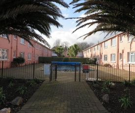 Esplanade Court Apartments with Seasonal Swimming Pool