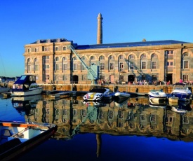 Luxury Royal William Yard Apartment - Mills Bakery