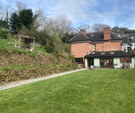 Stunning 4-Bed House in Devon 10 mins from Beach