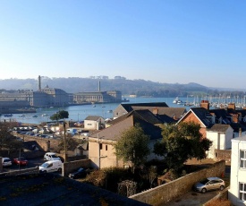 Pure B - Exceptional views of Tamar & Royal William Yard with Free Parking & Wifi