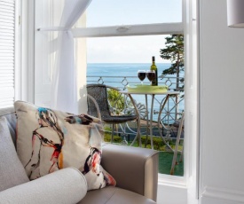 Elegantly Beachfront Balcony Apartment