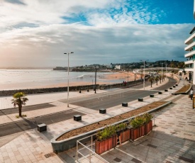 Sandybanks Loft - Penthouse Seaview Apartment on Promenade, Torquay