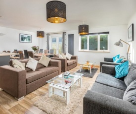 Totnes modern house sleeps 8 , 5 mins to town