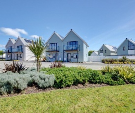 Modern holiday home in Westward Ho near the sea