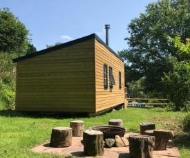 Cosy Foxglove Hut