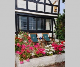 Bournemouth secluded cottage 10mins walk to beach