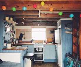 Stargazing Beach Hut on Mudeford Sandbank with wake up sea views