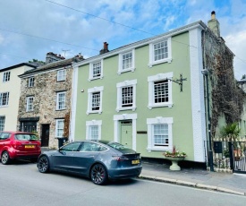 The Meeting House – Atmospheric 16th-century townhouse