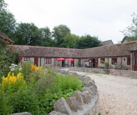 Kingston Country Courtyard