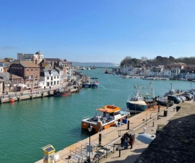 Old Quayside View