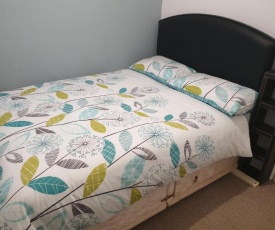 Cosy double bedroom, Poole Dorset Homestay