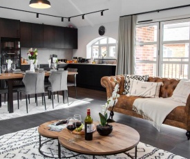 Stunning LUX Scandinavian style apt for 5 Parking