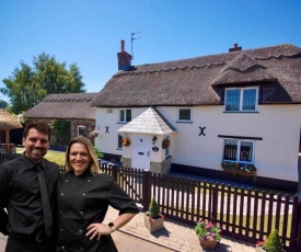 English Cottage Vacation- Fully staffed and fully catered