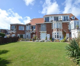 Cozy Holiday Home in Swanage with Balcony