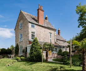 Magnificent Clarence cottage!