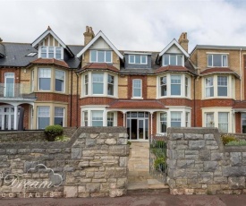 Beach View Apartment 3, WEYMOUTH