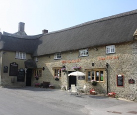 Apartment in grounds of picturesque thatched Pub