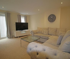 Sillars Getaways - Modern Four Bedroom Town House