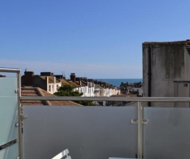 Edward Street Balcony Apartment