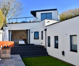 Ultra modern 2-Bed house with stunning views