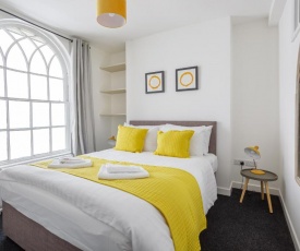 Perfect Pad in the heart of the city- sleeps 8!