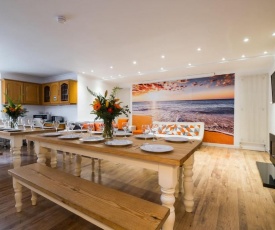 Super stylish group house by the sea - sleeps 12!