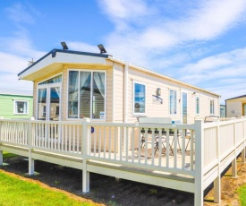 Big Skies Platinum Plus Holiday Home with Wifi, Netflix, Dishwasher, Decking