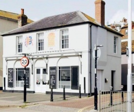 Beautiful Seafront Apartment-Hastings Old Town 2+2