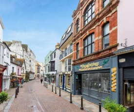 Brand New Central Balcony Flat - Hastings Holidays