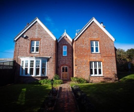 Stunning 6 bedroom Farmhouse in Hellingly