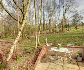 Calm Holiday Home in Hartfield Kent amidst Ashdown forest