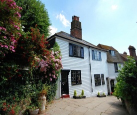 Lovely Holiday Home in Hastings with Fireplace