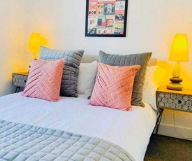 Escape to the Sea Regency Maisonette Apartment & fast WIFI