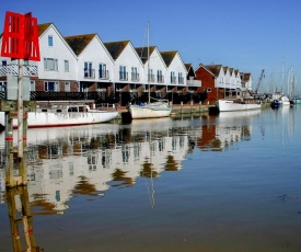 17 The Boathouse, Rye