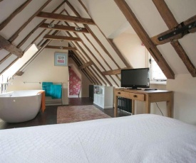 Medieval Town House - Walled Garden Sleeps 8