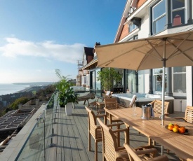 Saint Leonards-on-Sea Villa Sleeps 11 with WiFi