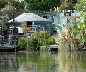 Lily Lake Yurt with private Hot Tub and fishing