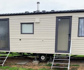 Stunning 3-Bed Caravan in Clacton-on-Sea