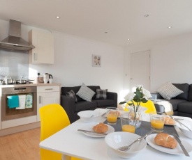 Catchpole Stays Treeview Retreat- A lovely 2 bed apartment near Colchester North Station and town centre