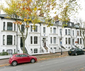 Southend Luxury Stays - Superclean Self contained 2 bed apt with Garden