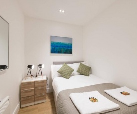 Sterling Modern Apartment, Brentwood with Netflix & Amazon Music