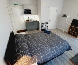 Brand New Studios With Kitchenette In Westcliff On Sea, Southend