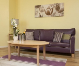 Horizon Hotel Apartments - Close to Beach, Train Station & Southend Airport