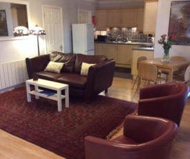 Stansted spacious 2-bed apartment, easy access to Stansted Airport & London